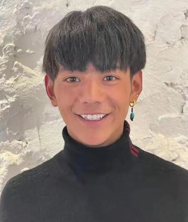 丁真人设崩塌?刚被曝本人大口吸烟,如今又与某女网红聊到深夜