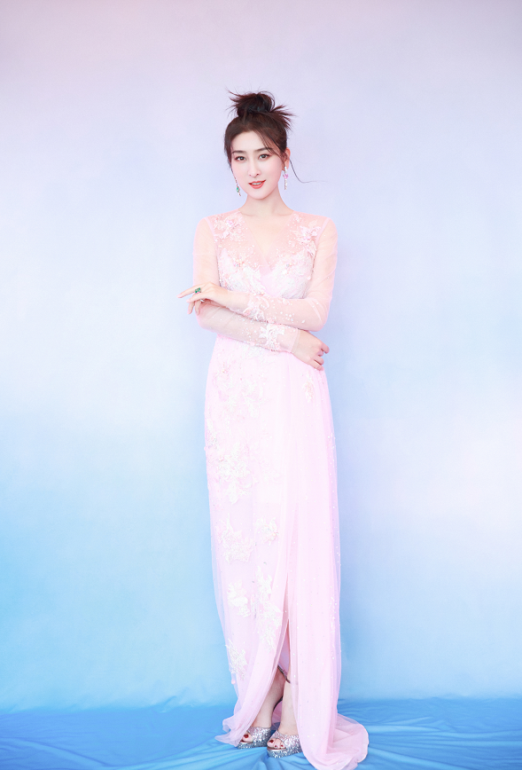 马苏清纯的造型更耐看,随性搭配显出的清纯,就算年龄大也不显老