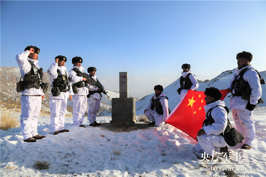 翻雪山過達坂這就是新疆邊防官兵的巡邏路