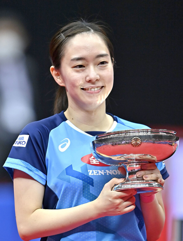 赛中,女单冠军最终被4强中年龄最大,大赛经验最丰富的石川佳纯夺得
