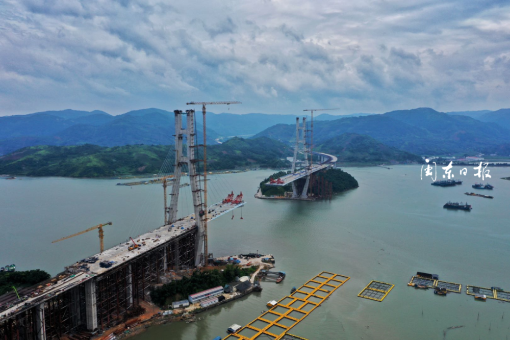 沙埕湾跨海大桥顺利合龙,为实现沙埕湾跨海通道工程年底通车的目标打
