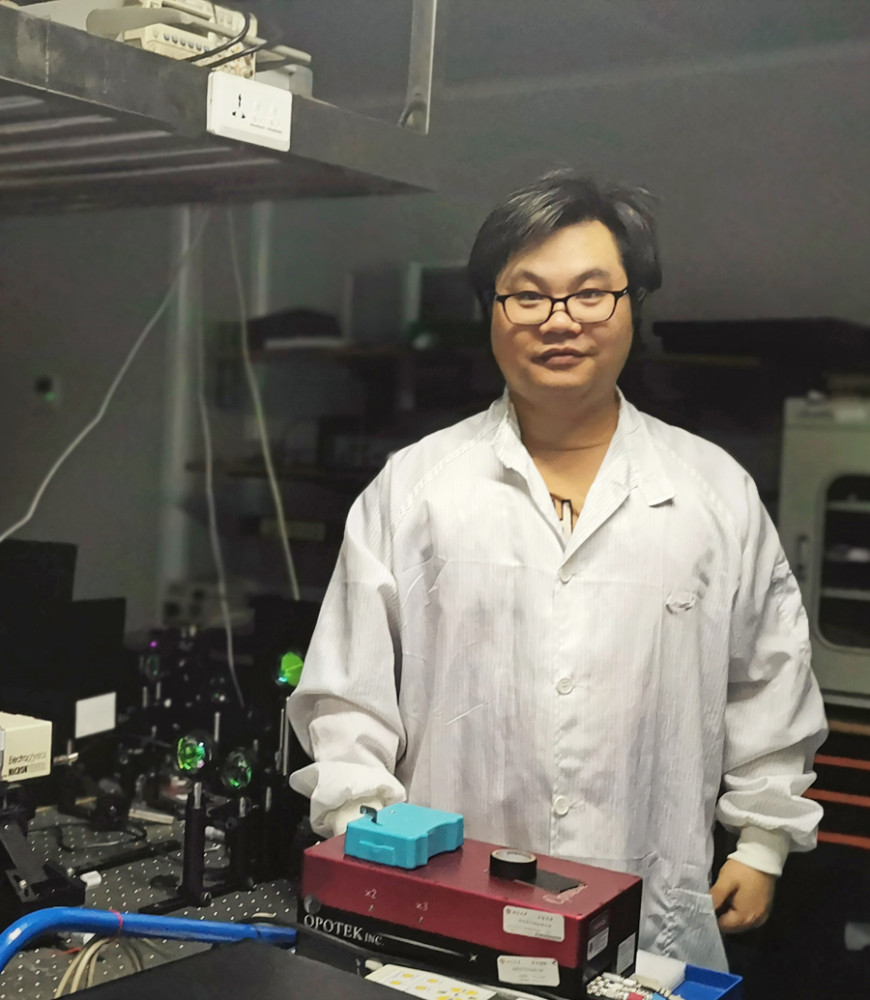 彭超操纵光子改变未来