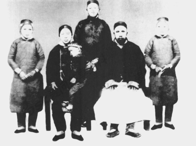 张文秋：毛泽东双重亲家，一生两次入狱，葬礼身披红色国旗_腾讯新闻