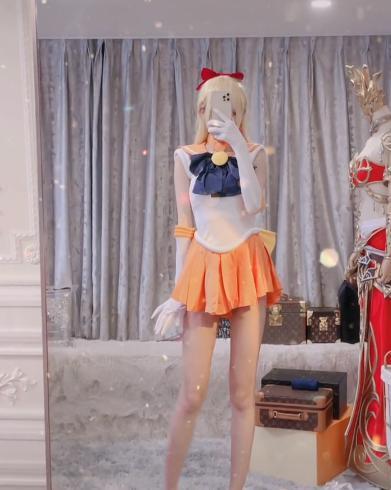 腐团儿开年最新大作cos美少女战士这动作太上头了