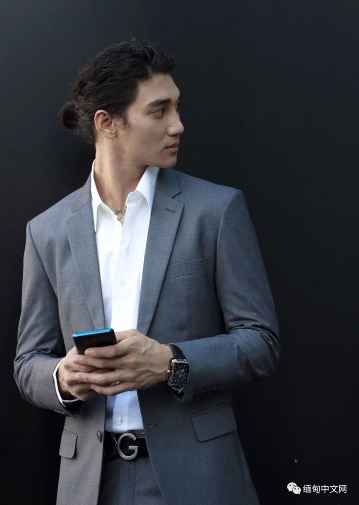 缅甸最帅男模出家了出家照被女粉看到后被称为地表最帅和尚