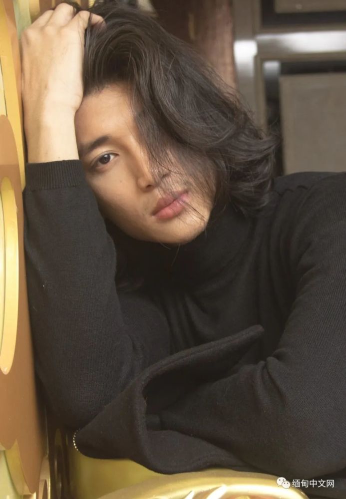 缅甸最帅男模出家了出家照被女粉看到后被称为地表最帅和尚