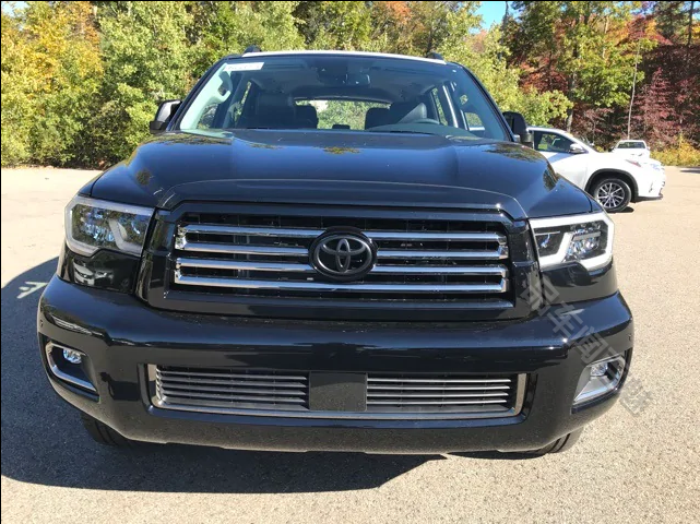 虽说是历经了改款,但新款红杉的外观并没有进行太大幅度调整.