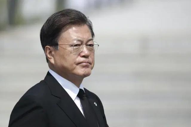 三星掌门人当庭被捕,朴槿惠失去靠山,要想出狱只能等文在寅特赦
