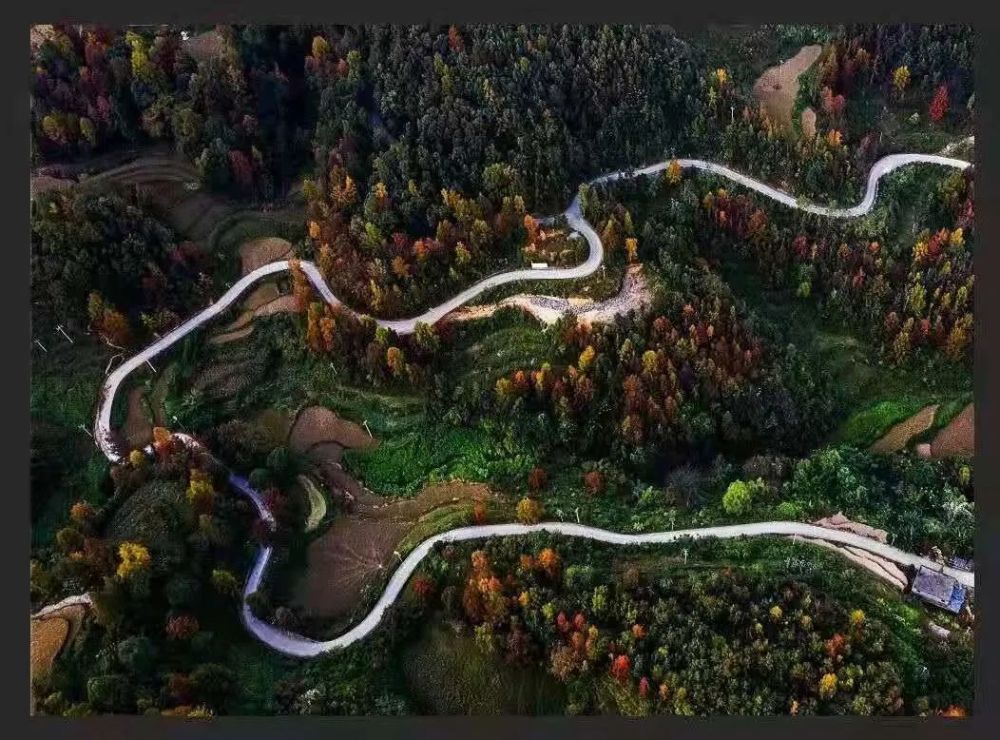 "卫星视角下的美丽乡村"——游水城天门村 品"布依山寨"悠悠古韵_腾讯