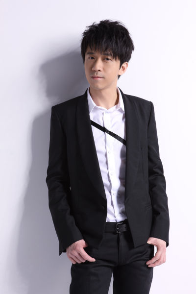 就已经出道,当时还加入了一个组合,而且他的声音还得到了李宗宪的青睐