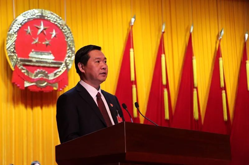 向大会作政府工作报告南平市长袁超洪代表市政府上午8时36分,罗志坚