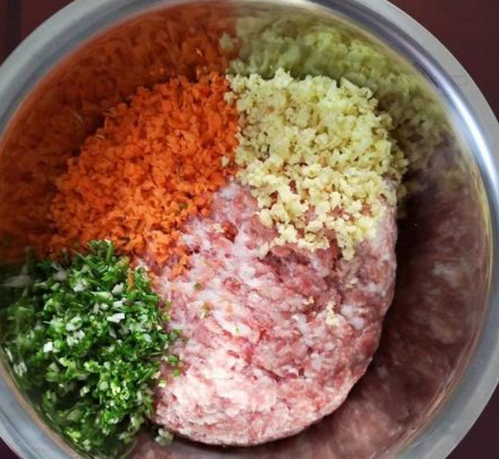 拌饺子馅时,先放油还是盐?真是一步错步步错,导致不入味腥味重
