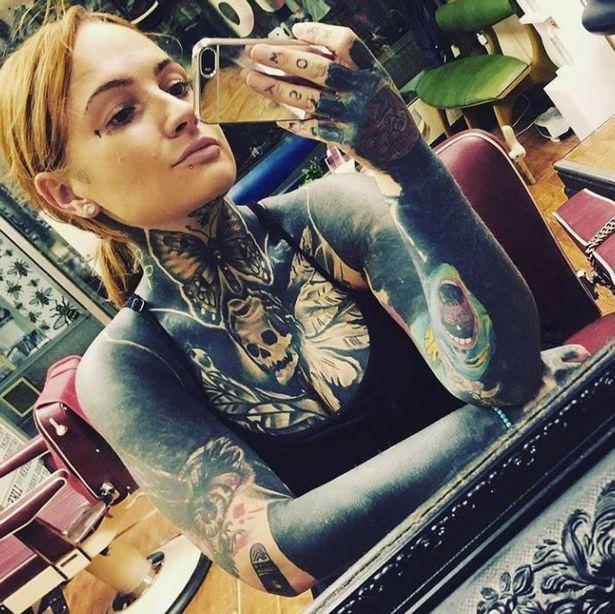 英国38岁超级辣妈酷爱纹身计划2年内纹遍全身每个角落