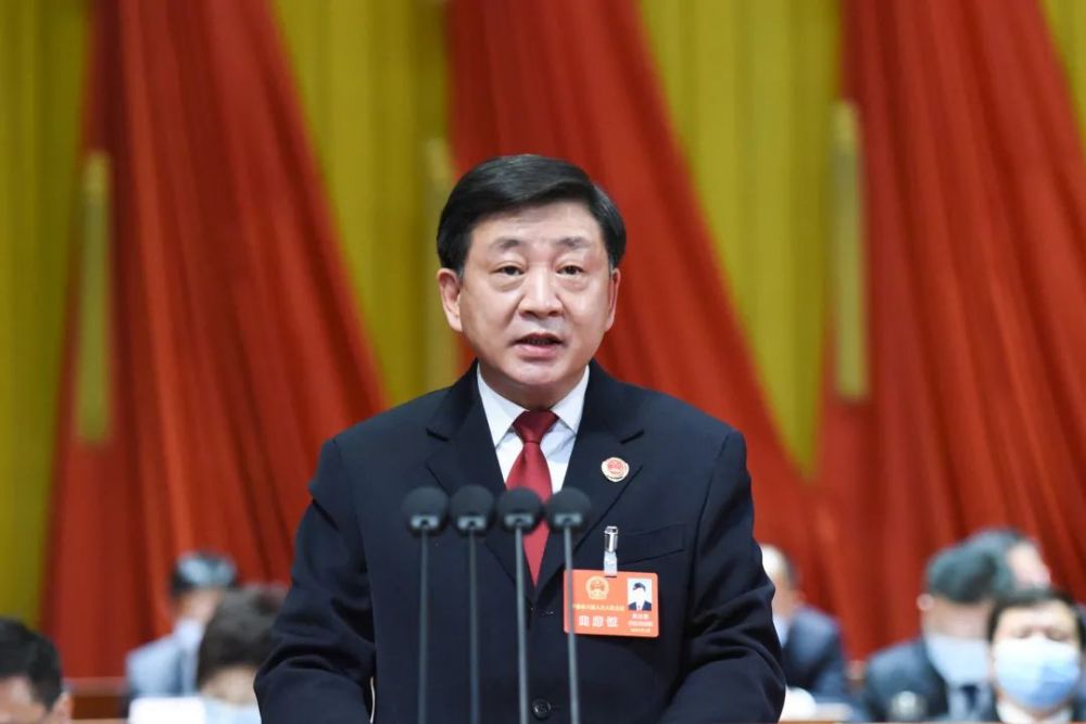 代表大会第六次会议上,孝感市人民检察院检察长黄达亮向大会报告工作