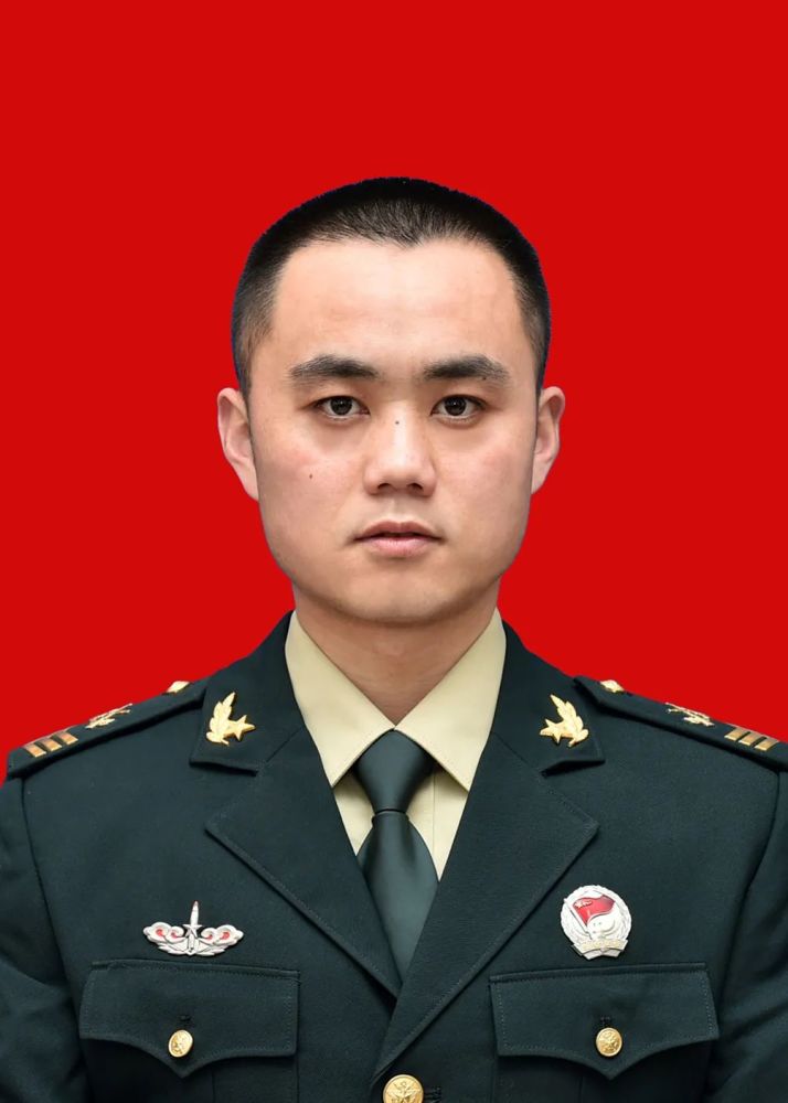 6吕永庆,男,汉族,安徽太和人,1984年12月出生,2003年9月入伍,中校军衔