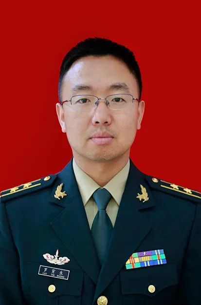 罗寅生,男,汉族,四川绵阳人,1984年10月出生,2003年9月入伍,中校军衔