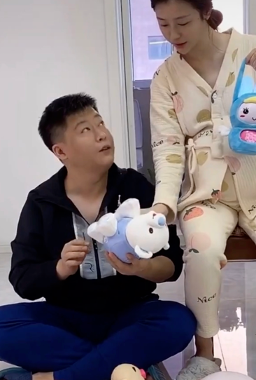 乡爱谢永强晒日常,小娇妻孕味十足,夫妻俩相差12岁依旧恩爱