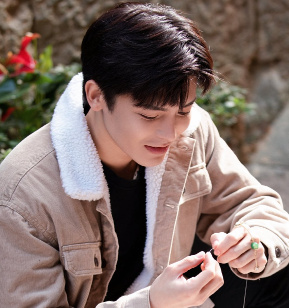 侯明昊受郑爽牵连,被怀疑是"h"姓男星遭人吐槽,连新剧都播不了_腾讯