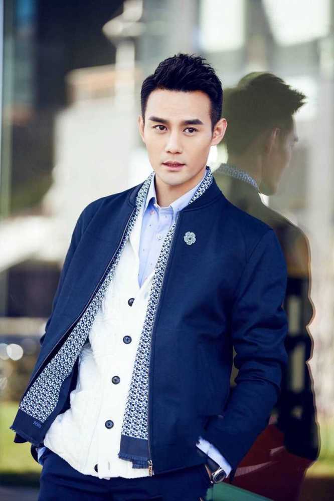 佟丽娅王凯进央视主持团