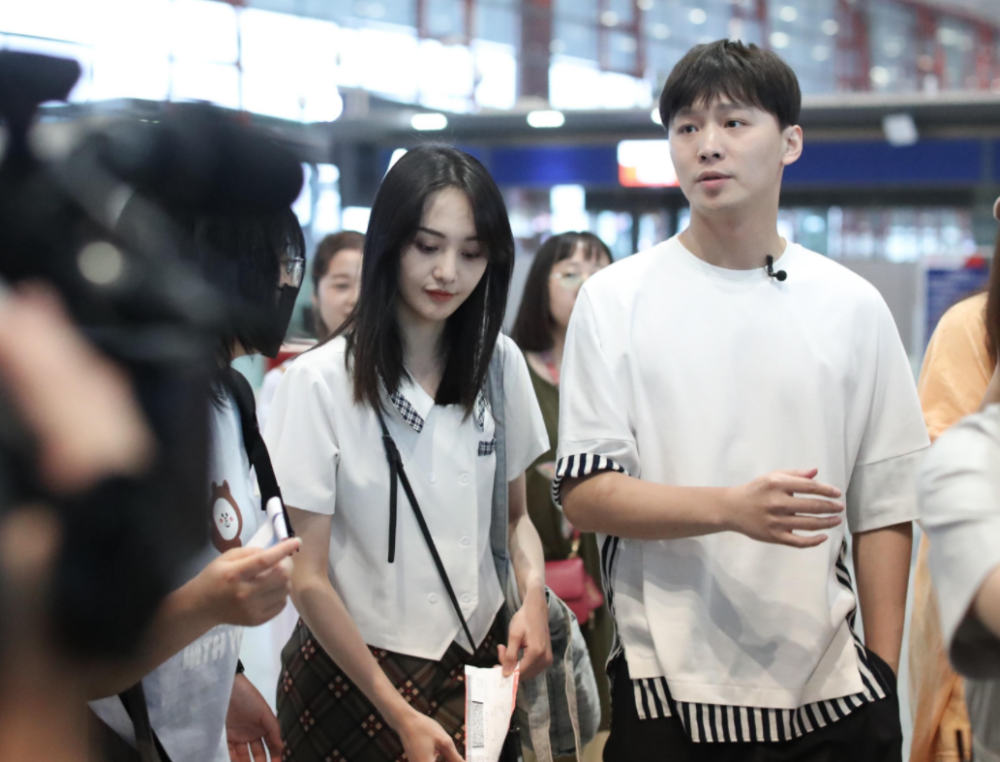 张恒自曝已有两孩子朋友提供出生证明郑爽一家录音对话曝光