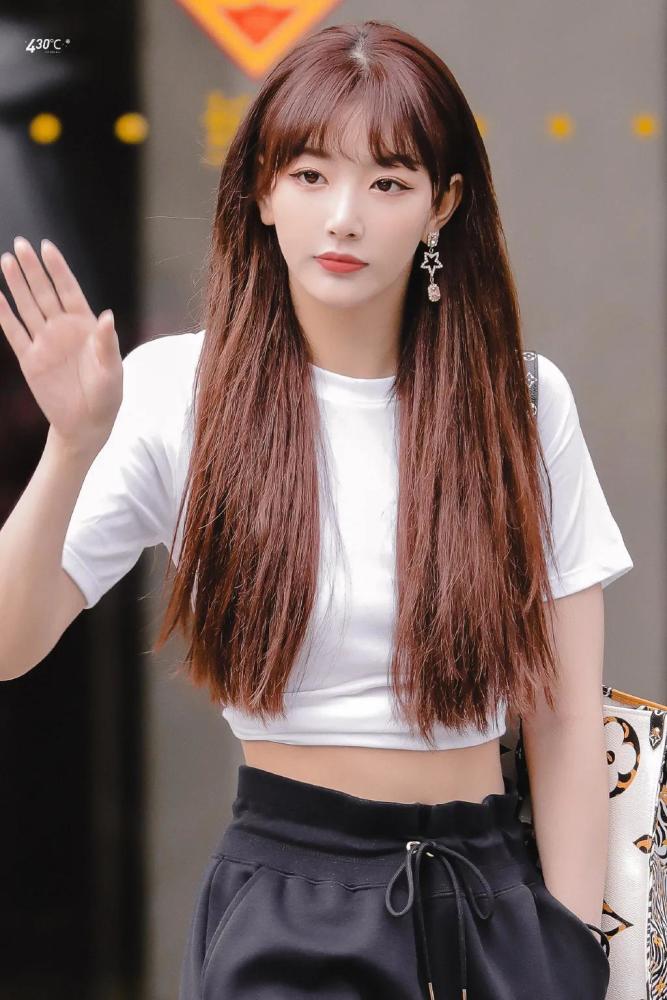 猫系长相孔雪儿,她代表了某一种漂亮姑娘,精致明艳