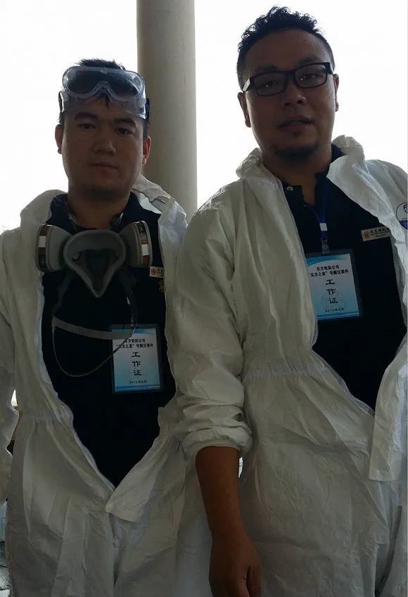 东方之星旅游客船倾覆事件现场参与沉船事件遗体修复工作时,杜威38岁