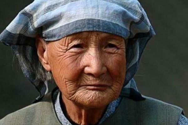 俗语:"十指簸箕没有斗",其实后半句才经典,看看你有几个斗?