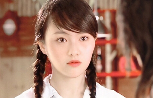唐嫣15年前电视剧开播特意找来看一下唐嫣那时可真水灵