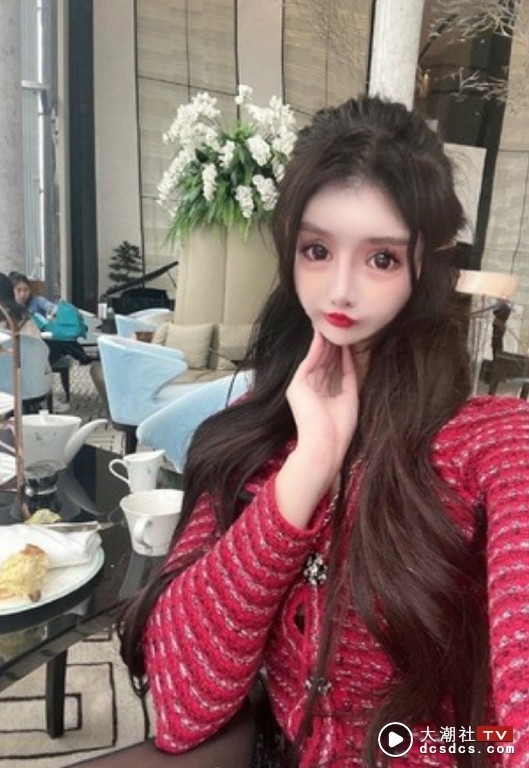 "小z娜娜"13岁就狂整容,自揭3年内整100次,超400万人民币._腾讯新闻