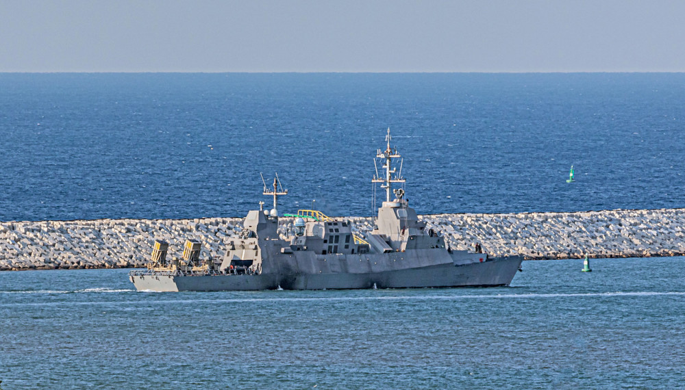 以色列搞出"四不像"武器,将铁穹系统绑在护卫舰上,声称防御自杀无人机