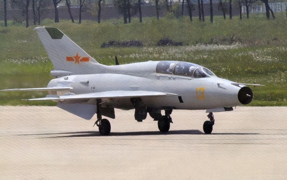 中国的米格21歼7战斗机服役半个世纪经历众多魔改的老兵