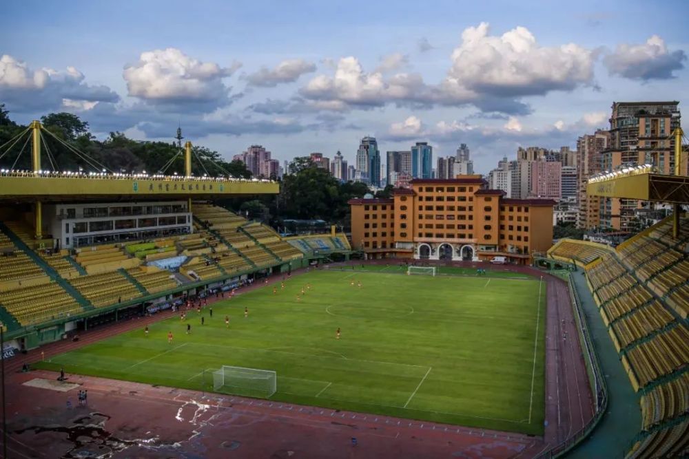 富力主场:越秀山体育场