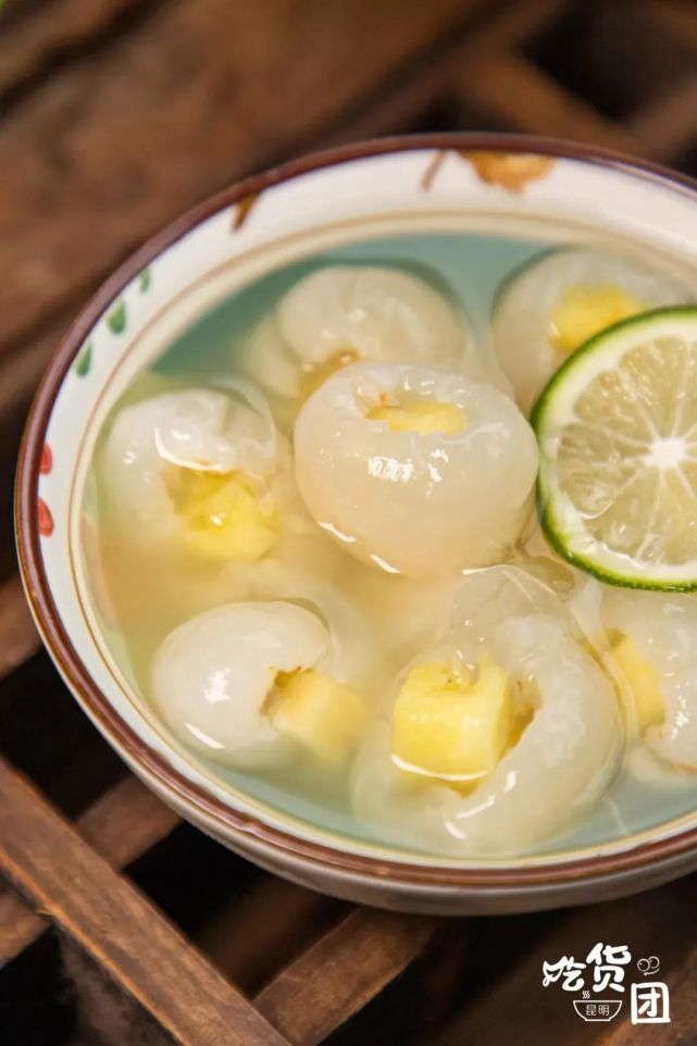 被颜值圈粉的精致饮品,柠檬荔枝碗酸甜清爽,西西果冰糖老酸奶丰富绵密