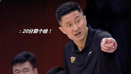 湖人领先遭遇黑色三分钟?19分逆转!詹姆斯赛后埋怨裁判,库里轻蔑回应!