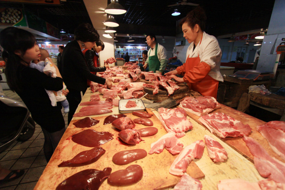 公司总经理潘仁义表示,受疫情影响,市民对进口冻肉的消费信心有所下降
