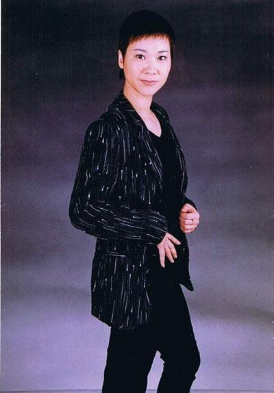 她23岁就两夺世乒赛冠军,本有望实现三连冠,却因爱情选择退役