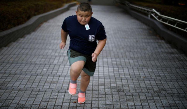 10岁日本小孩体重170斤,每天喝1升奶 成为相扑世界冠军