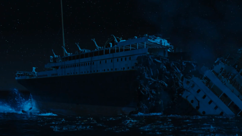 泰坦尼克号下沉画面图片