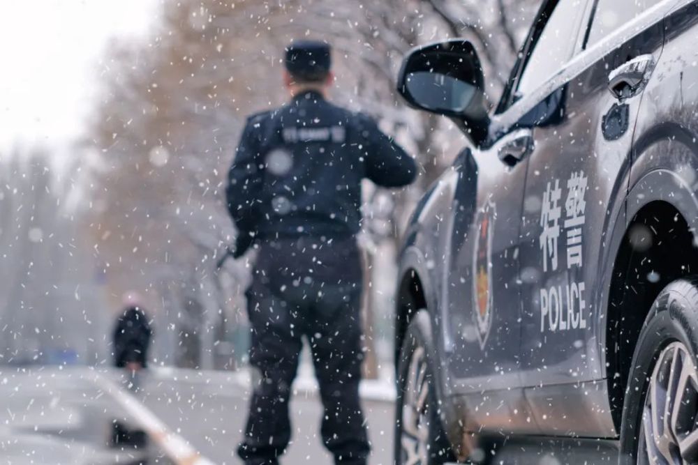 寒冷塑造冰雪寒冷淬炼力量北京警察,像一团团火焰燃冰沸雪 坚守奉献为
