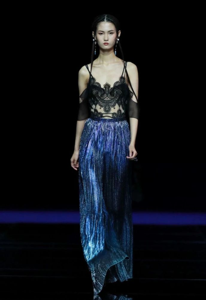 创立两年便登上巴黎时装周的中国风服装品牌盖娅传说到底有多惊艳