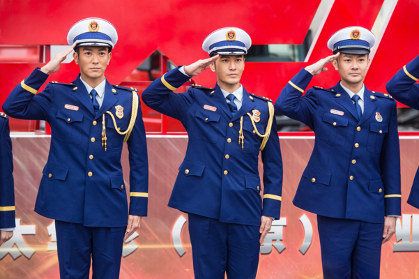 紧急公关持续爆火上线3天全网零差评黄总裁人设要没