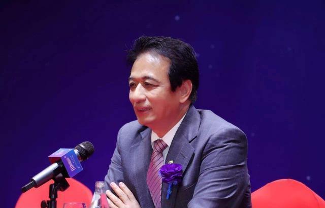 隐形的福建富豪:靠10元钱闯荡澳门,如今坐拥千亿资产