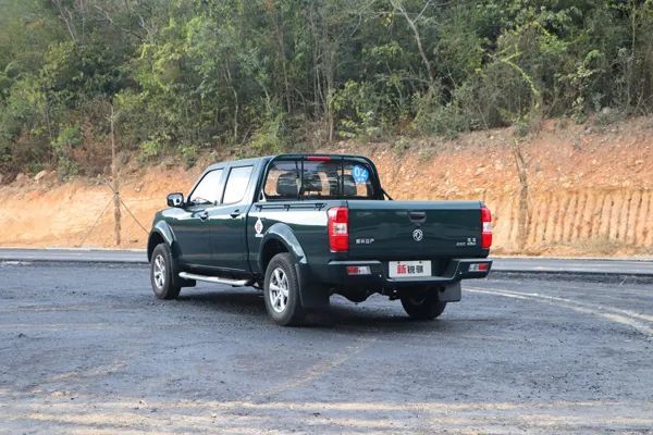 创富皮卡新标杆 实拍郑州日产新锐骐柴油两驱小康版|卡车之友网