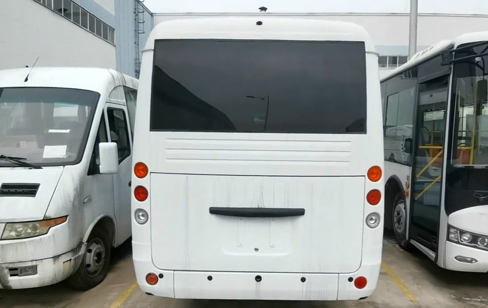 五菱打造的最帅小客车外观很年轻运动内饰豪华大气