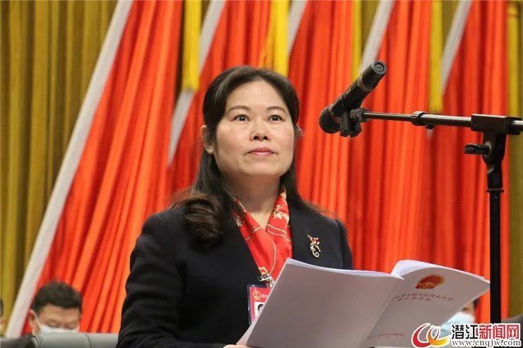 两会潜江市八届人大六次会议闭幕