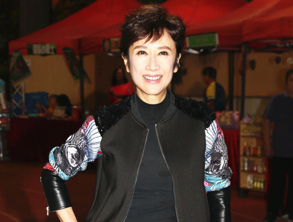 妈妈专业户却不婚不育56岁吕珊坦言享受自由不想受管束