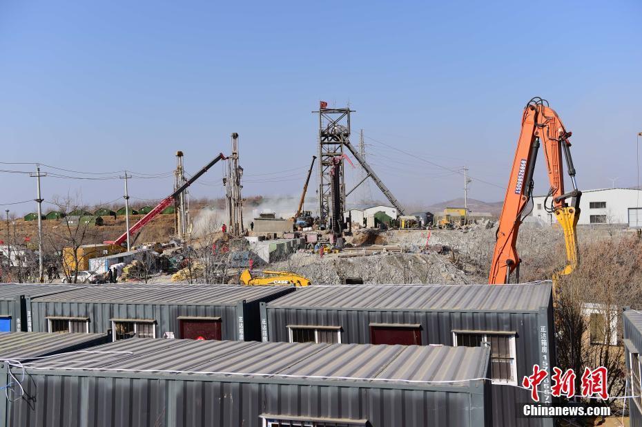 山东栖霞笏山金矿事故救援持续补给源源不断送往井下