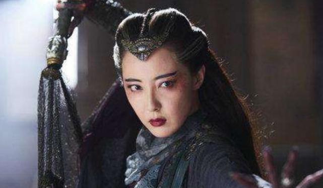 17年前杨丽萍为了钱出演射雕英雄传意外成为最美梅超风