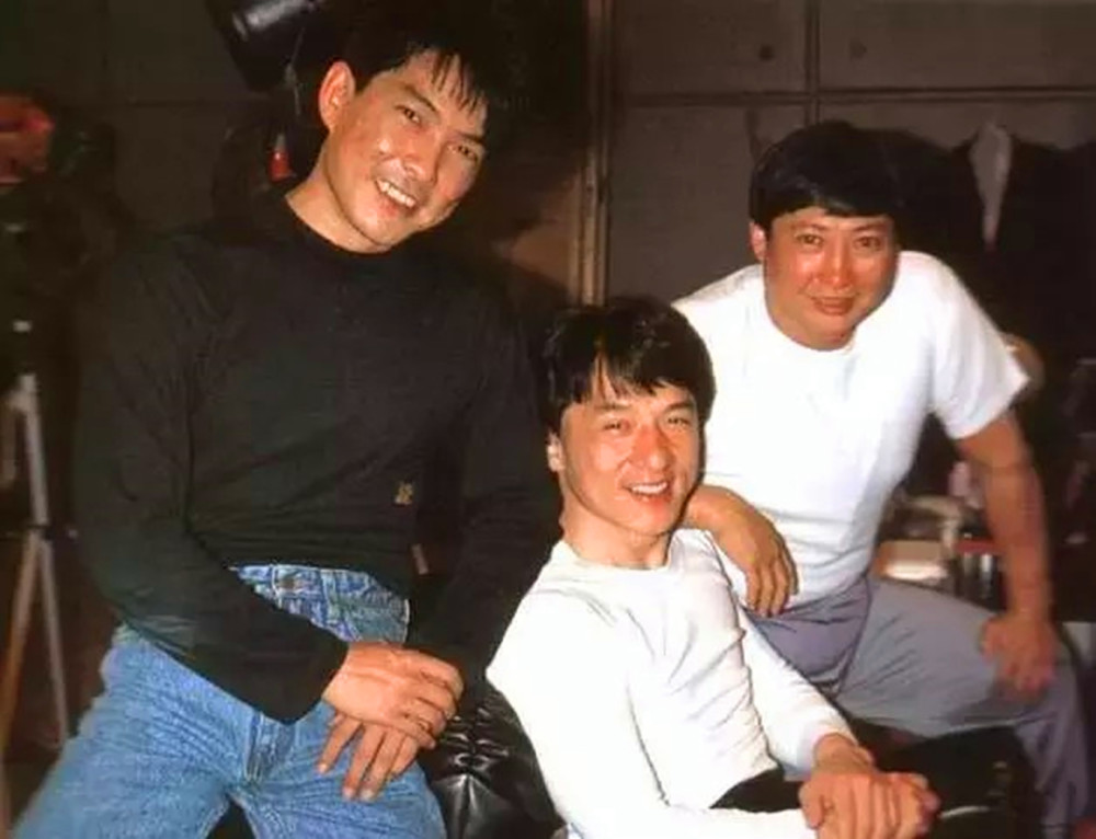 无法重拍瞬间:和"赌王"举杯的翁美玲,舔毛笔的张国荣,青涩的赵本山