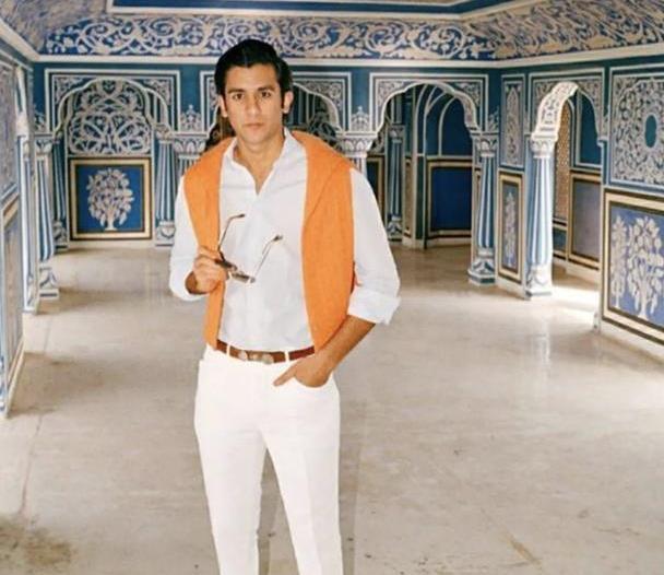 21岁印度土皇帝自称王子租宫殿支持女性慈善帅成杂志常客